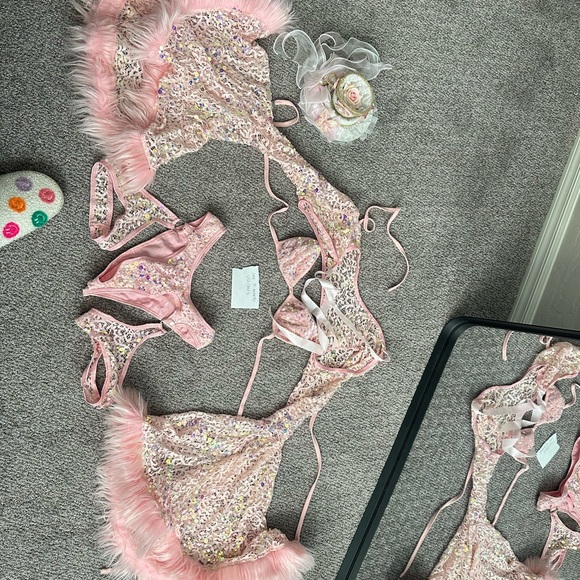 Pink Rave Outfit - Picture 6 of 9